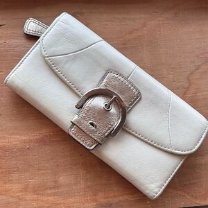 🪩 Silver and White Coach Wallet